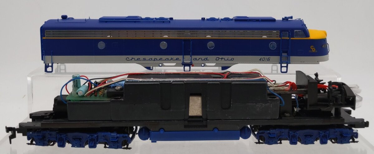 Proto 2000 8185 HO C&O E8/9 Diesel Locomotive #4016 LN/Box