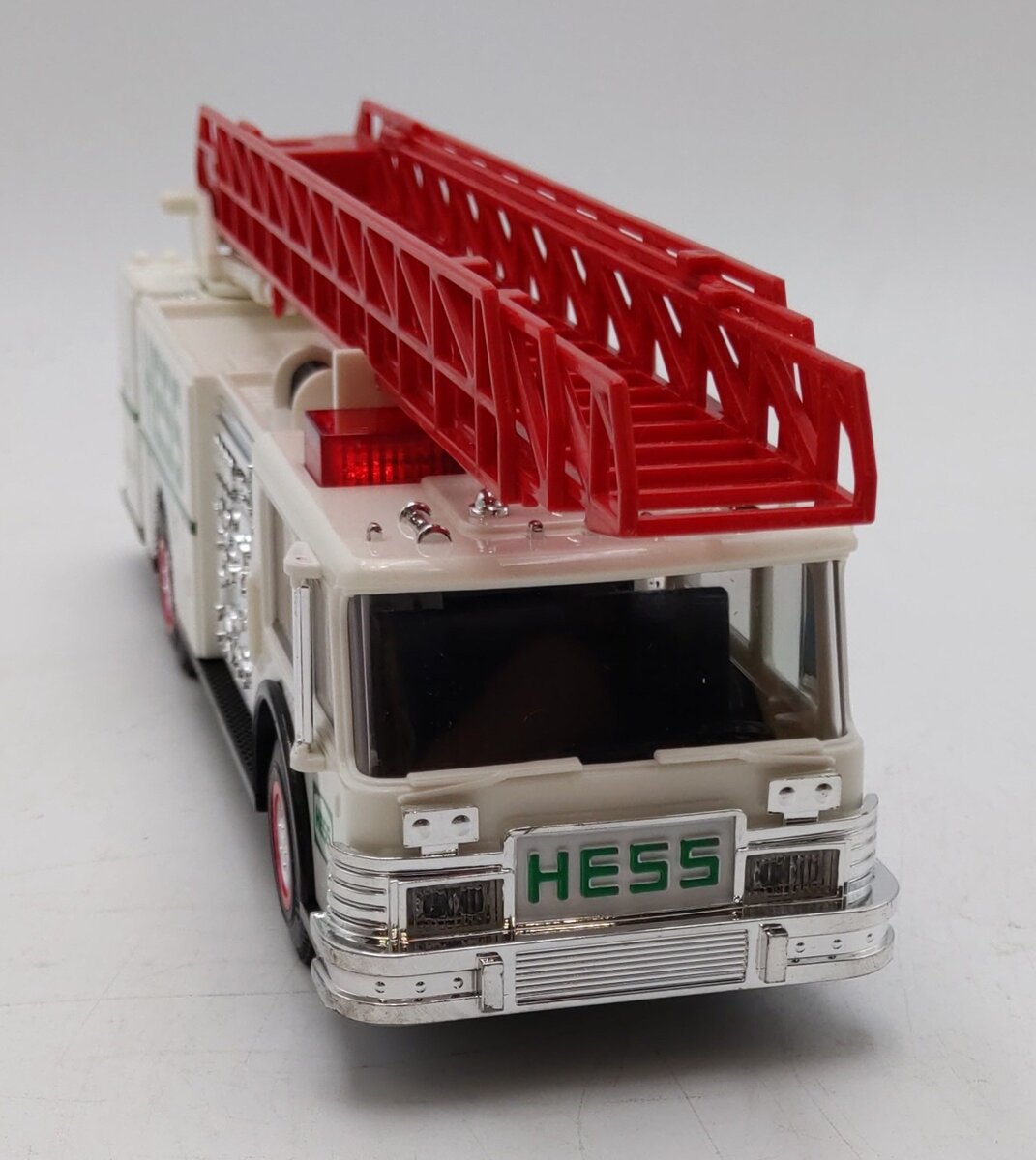 Hess 1:24 Scale Toy Fire Truck w/Dual Sound Siren NIB