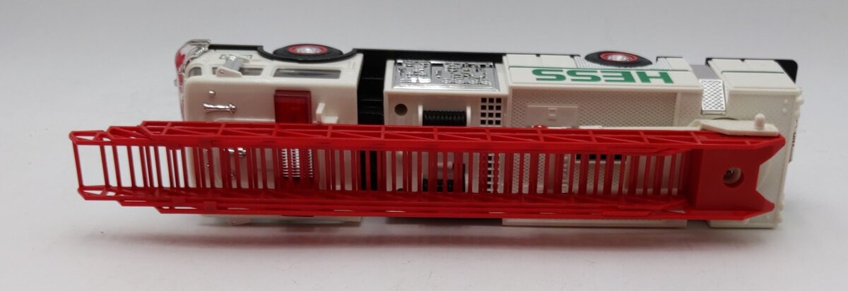 Hess 1:24 Scale Toy Fire Truck w/Dual Sound Siren NIB