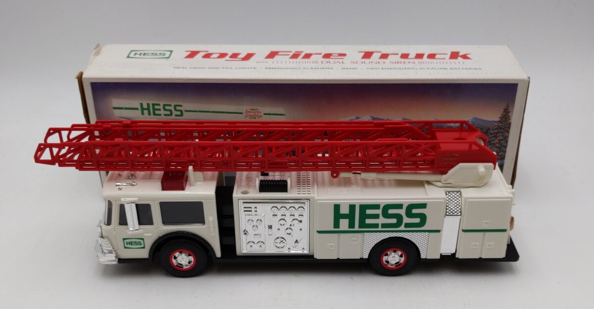 Hess 1:24 Scale Toy Fire Truck w/Dual Sound Siren NIB