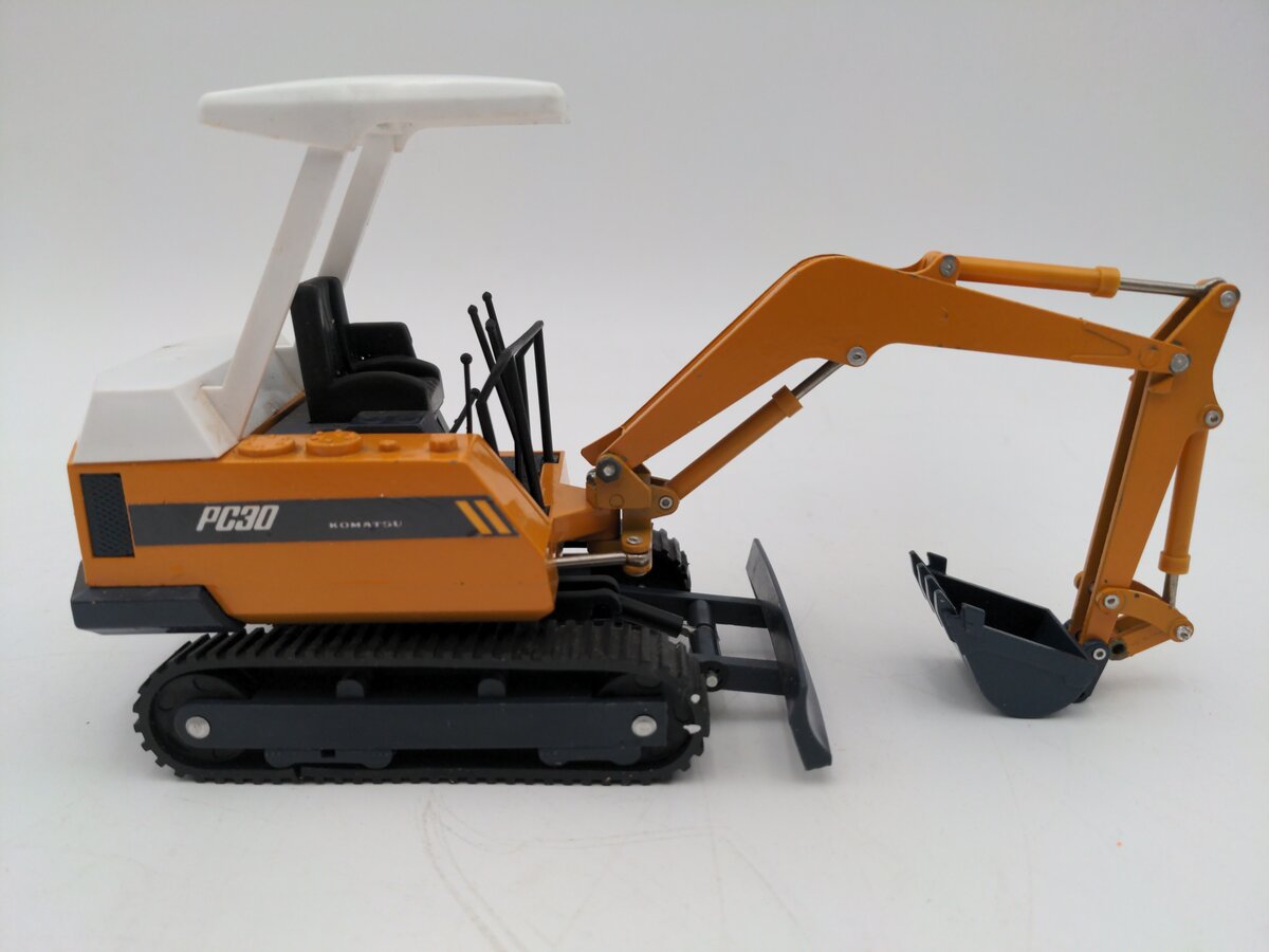 Yonezawa Toys K-59 1:25 Komatsu PC30 Mini Power Excavator EX/Box
