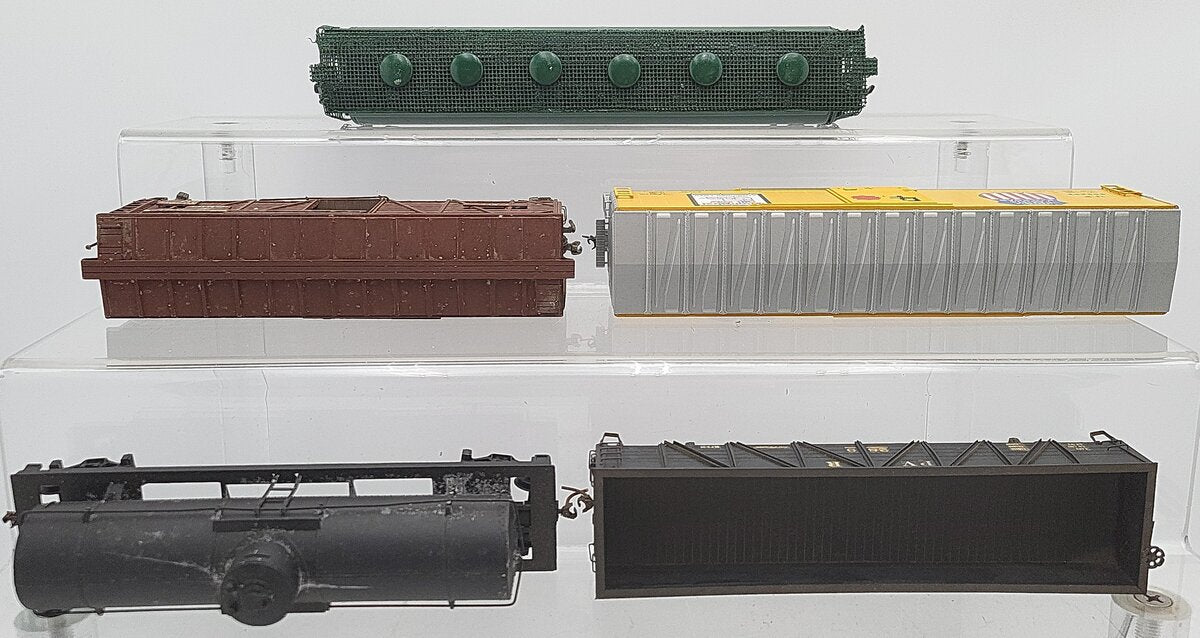 S Scale Assorted Freight Cars: 500203, 289 [5] VG