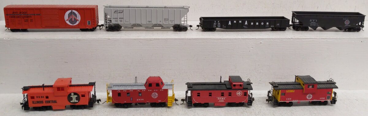 HO Scale Assorted Freight Cars: 47075,5016,2032,1632,2838,9504,100,100 [8] VG