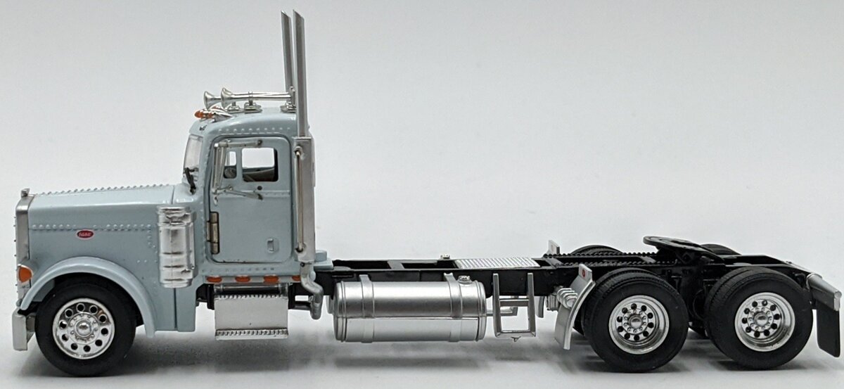 Tonkin 1:53 Peterbilt 379 White Day Cab VG/Box