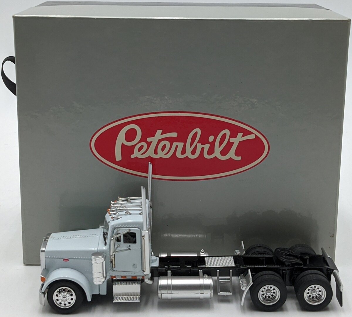 Tonkin 1:53 Peterbilt 379 White Day Cab VG/Box