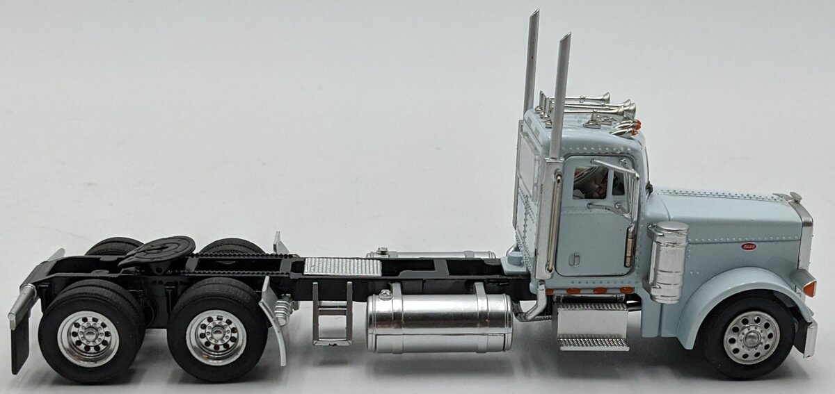Tonkin 1:53 Peterbilt 379 White Day Cab VG/Box