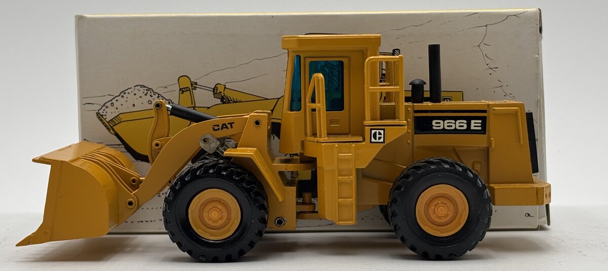NZG 237 1:50 Caterpillar 966E Wheel Loader LN/Box