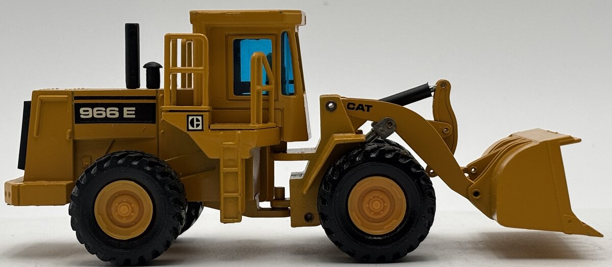 NZG 237 1:50 Caterpillar 966E Wheel Loader LN/Box
