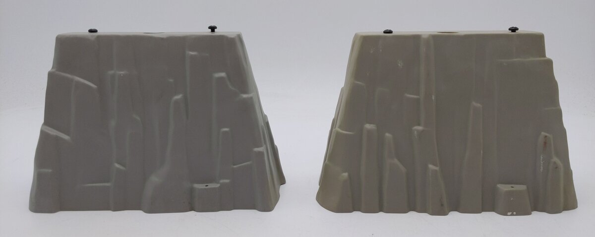 Lionel 6-12744 O Rock Piers (Pack of 2) EX
