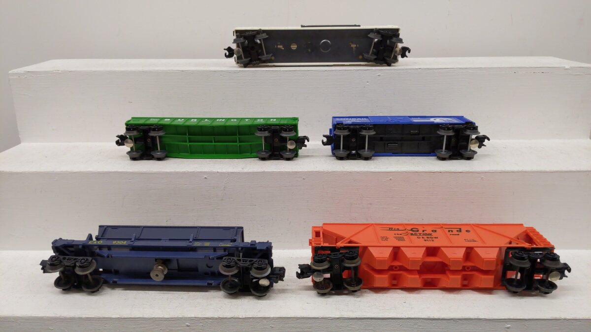 Lionel O Gauge Assorted Train Cars [5] VG