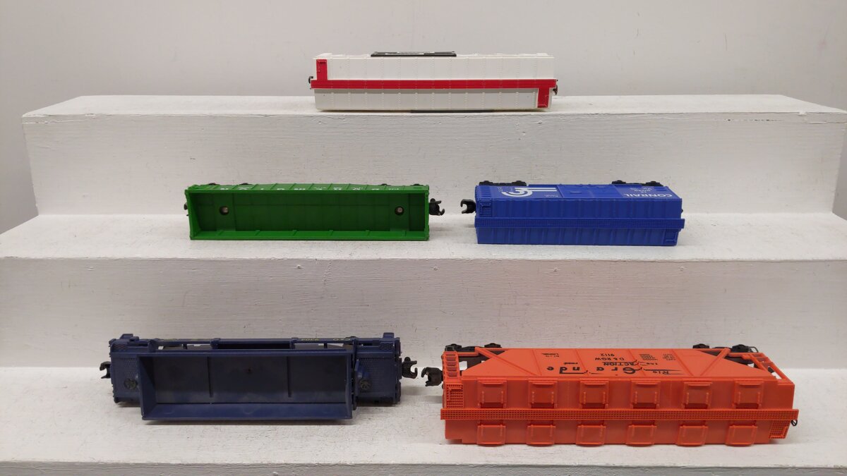 Lionel O Gauge Assorted Train Cars [5] VG