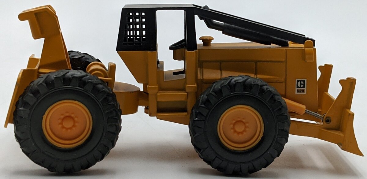 NZG 220 1:50 Caterpillar 528 Log Skidder NIB