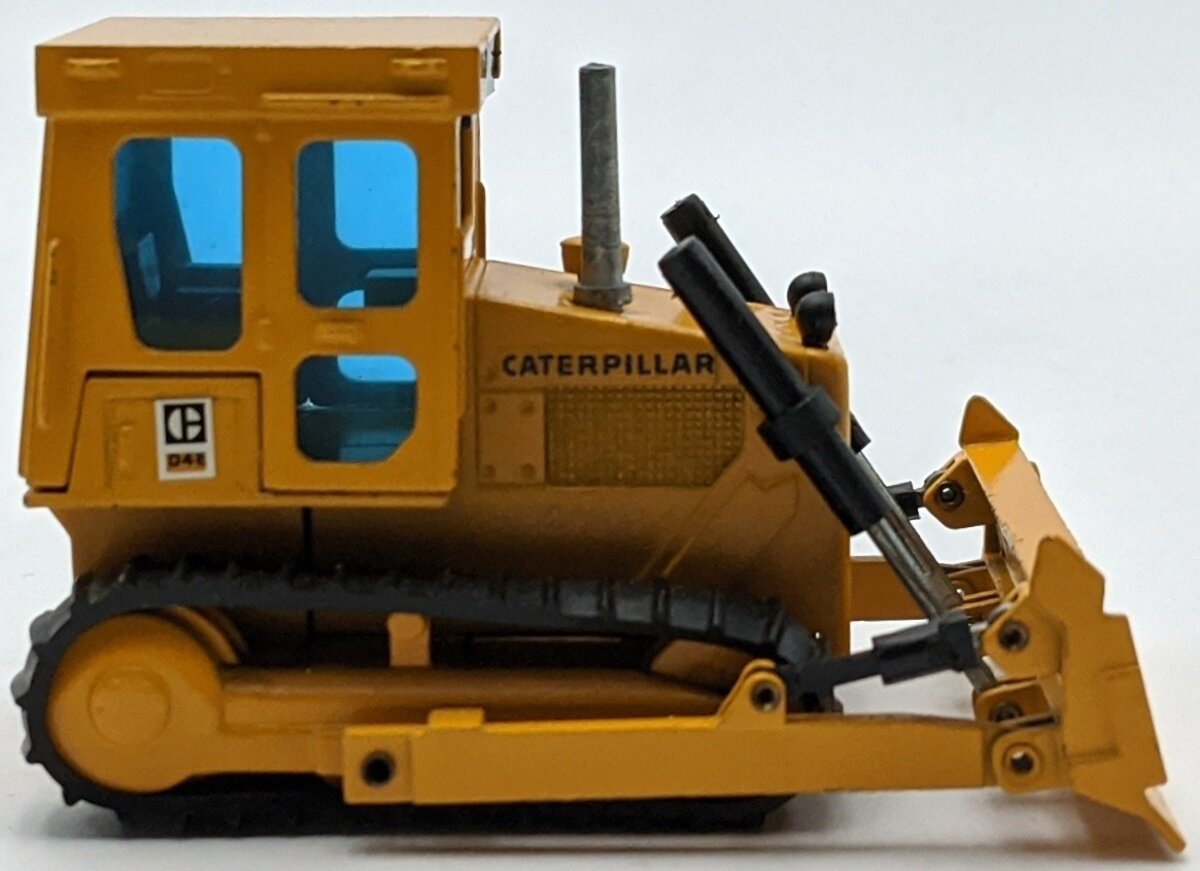 NZG 205 1:50 Scale Caterpillar D4E Bulldozer