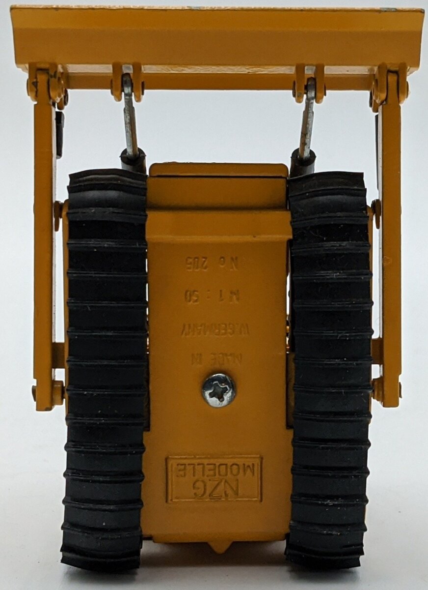 NZG 205 1:50 Scale Caterpillar D4E Bulldozer