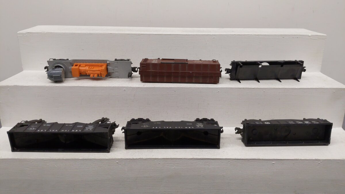 Lionel O Vintage Assorted Train Cars 2-25000, 347000, 159000, 3461, 3520 [6] VG
