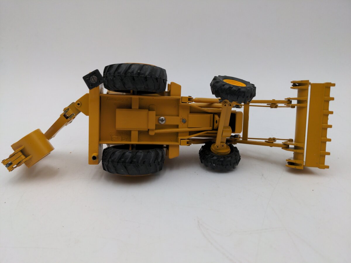 Conrad 2952 1:35 Massey Ferguson 50D Backhoe Loader EX/Box