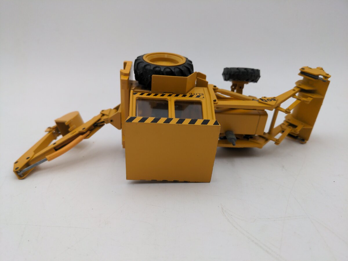 Conrad 2952 1:35 Massey Ferguson 50D Backhoe Loader EX/Box