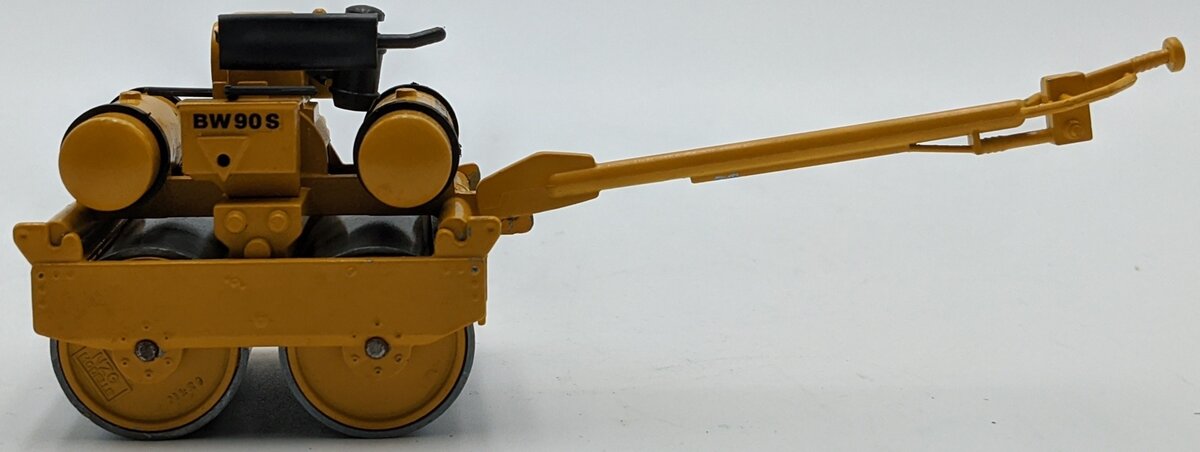 NZG 248 1:20 Bomag BW 90S Road Roller EX/Box