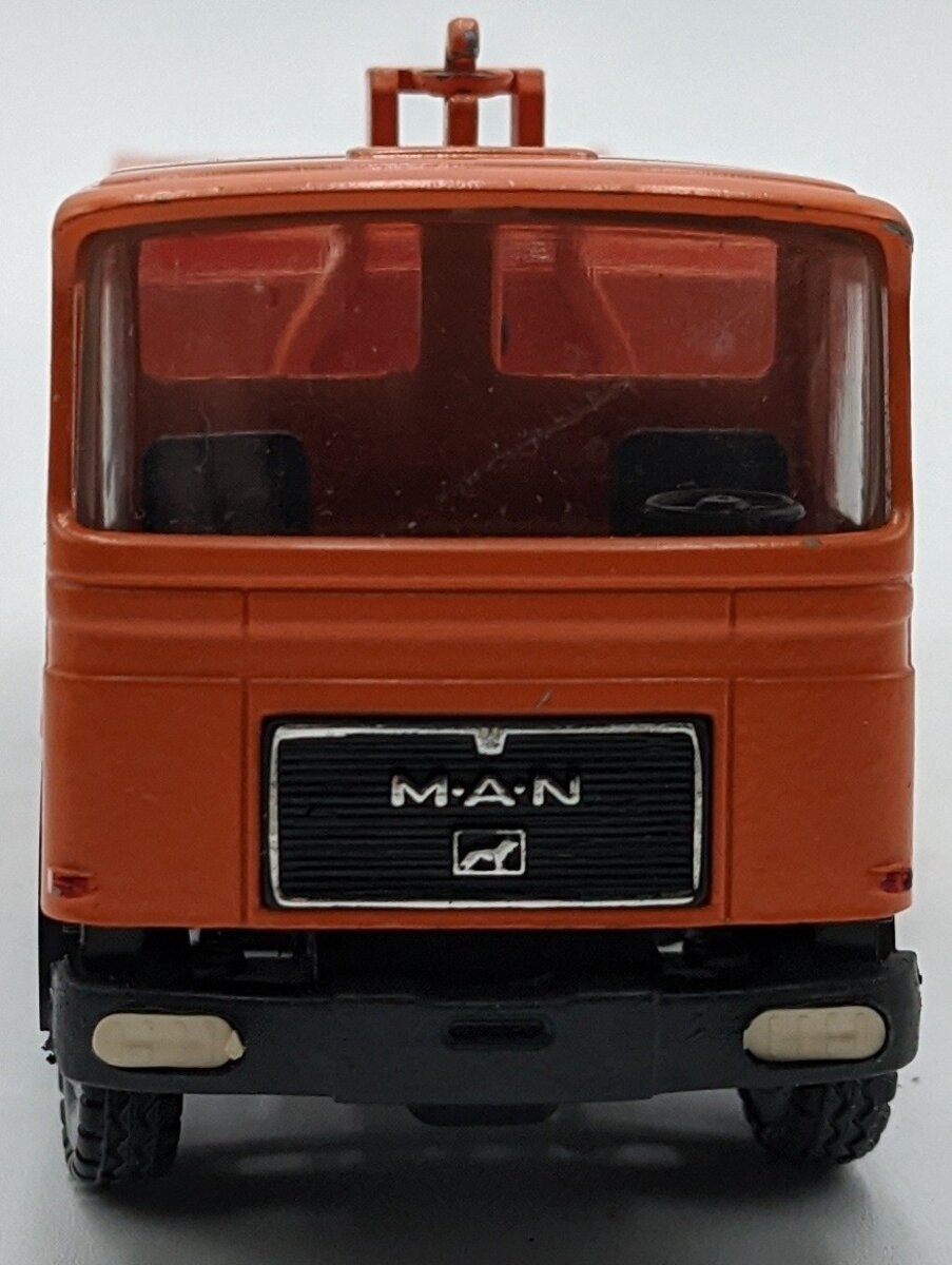 Conrad 3167 1:50 MAN Atlas 4-Axle Roll-Off Dump Truck Orange NIB