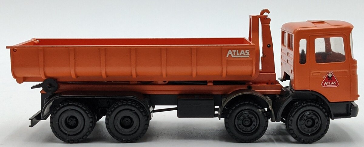 Conrad 3167 1:50 MAN Atlas 4-Axle Roll-Off Dump Truck Orange NIB
