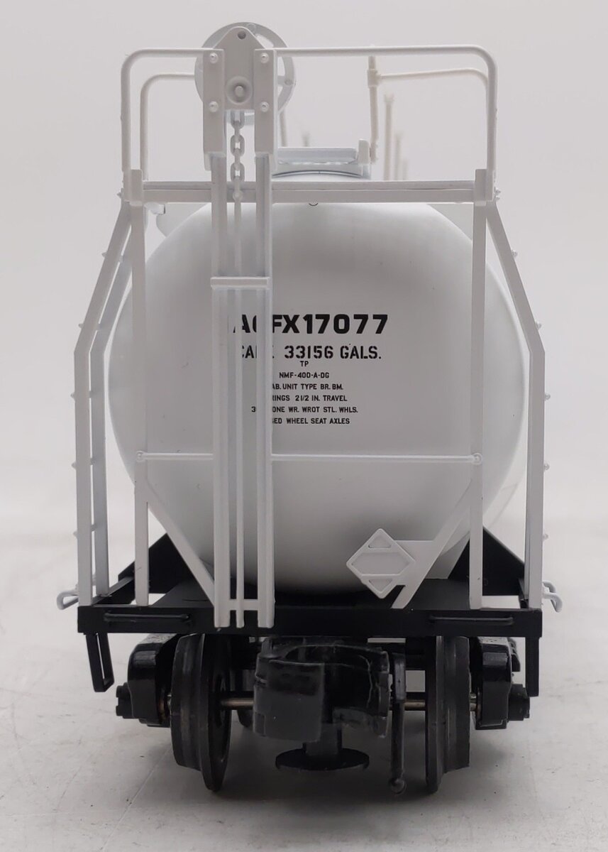 Atlas 6415-2 O Gauge Wanda Petroleum 33,000 Gallon Tank Car #17077 - 3Rail EX/Box