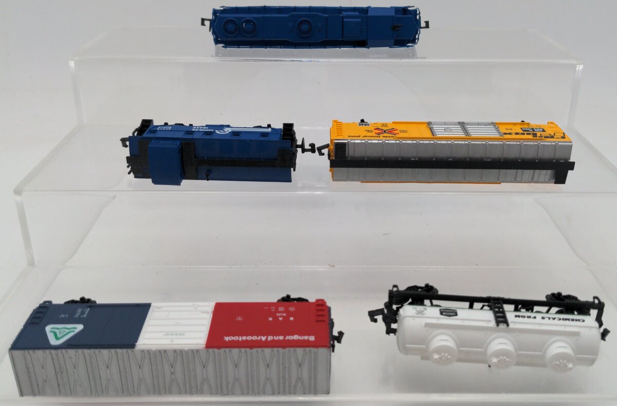 N Scale Assorted Diesel Engine & Freight Cars [5] EX