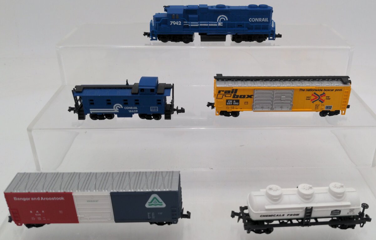 N Scale Assorted Diesel Engine & Freight Cars [5] EX