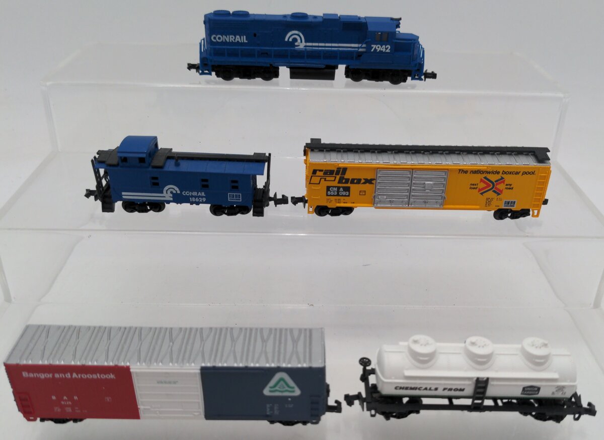 N Scale Assorted Diesel Engine & Freight Cars [5] EX