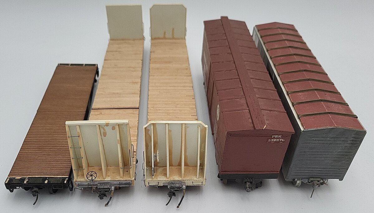 S Scale Assorted Freight Cars: 519670, 102 [5] EX