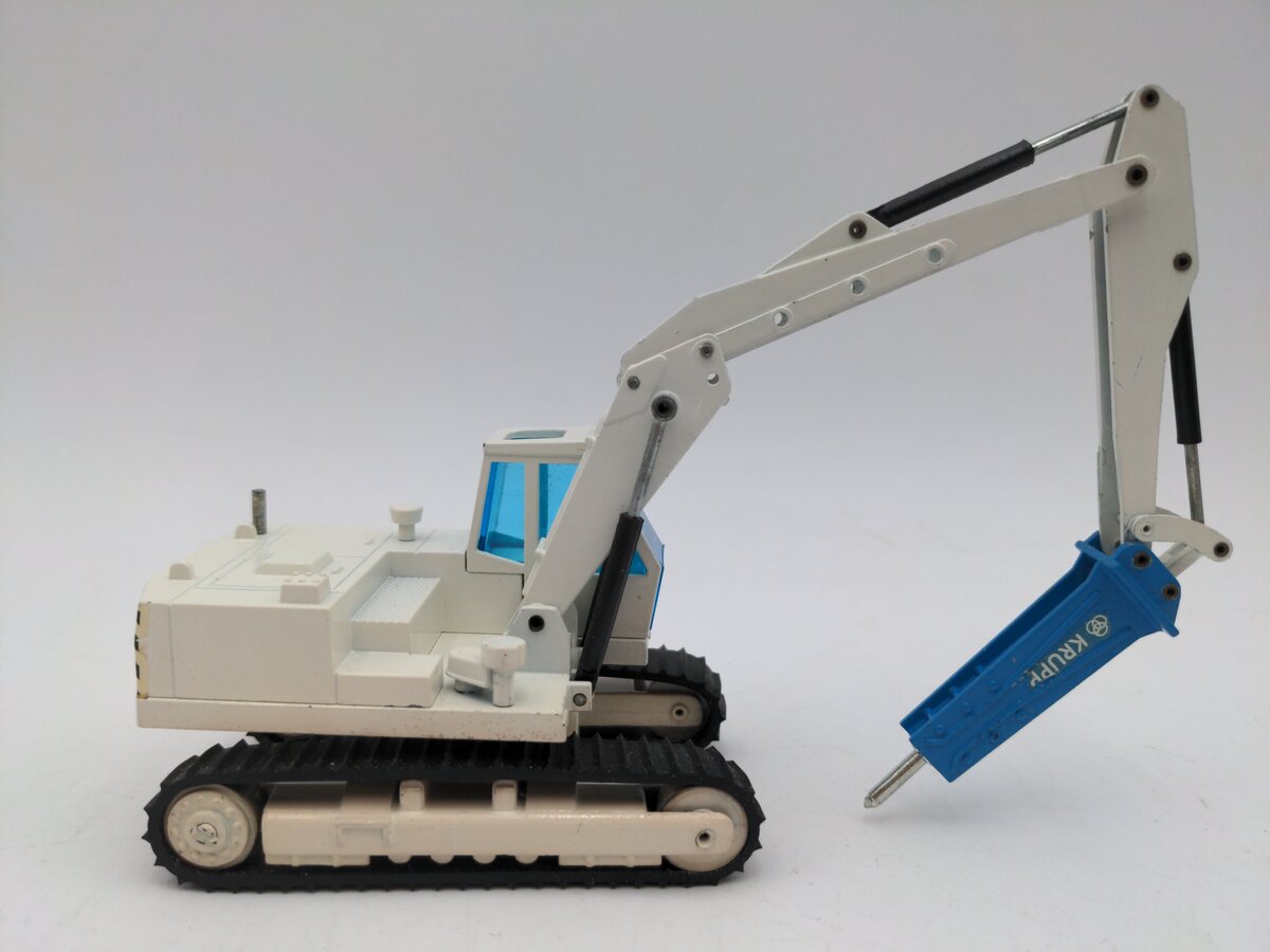 NZG 247 1:50 Scale Die-Cast Krupp Excavator with Hammer EX/Box