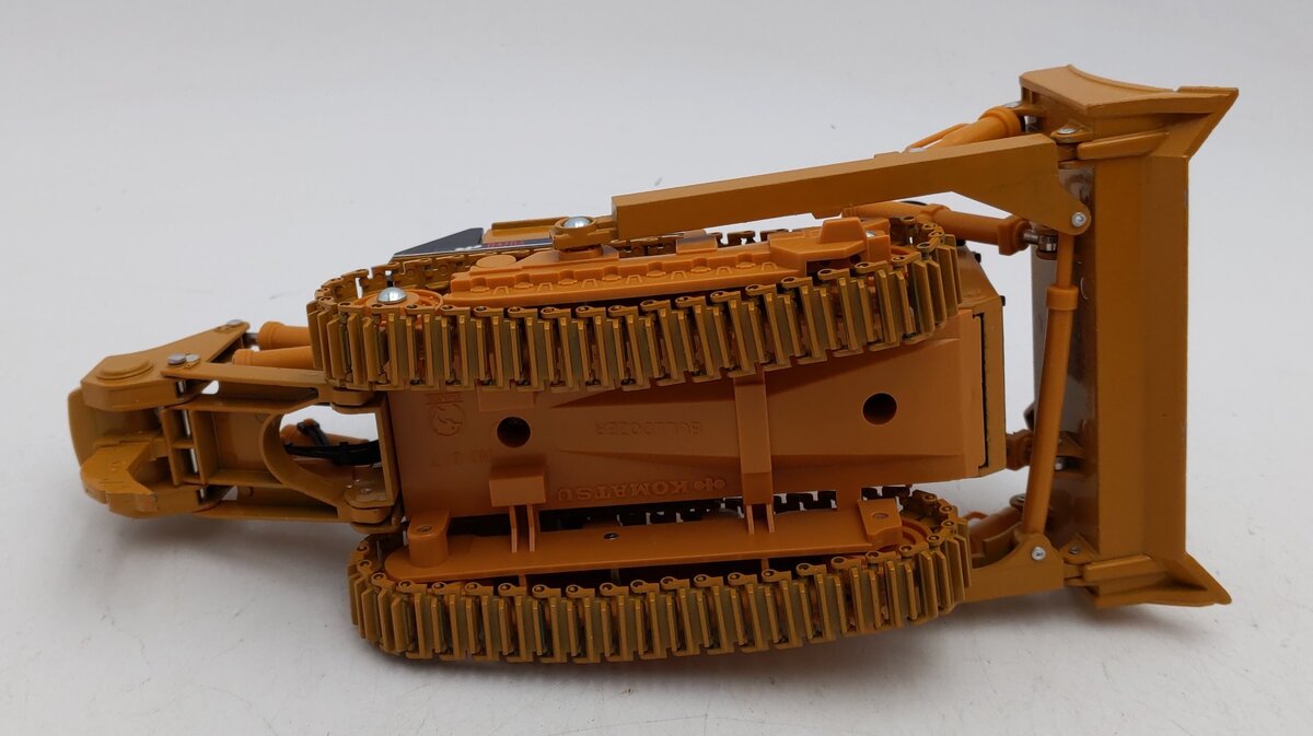 Shinsei D475A 1:50 Komatsu Bulldozer LN/Box