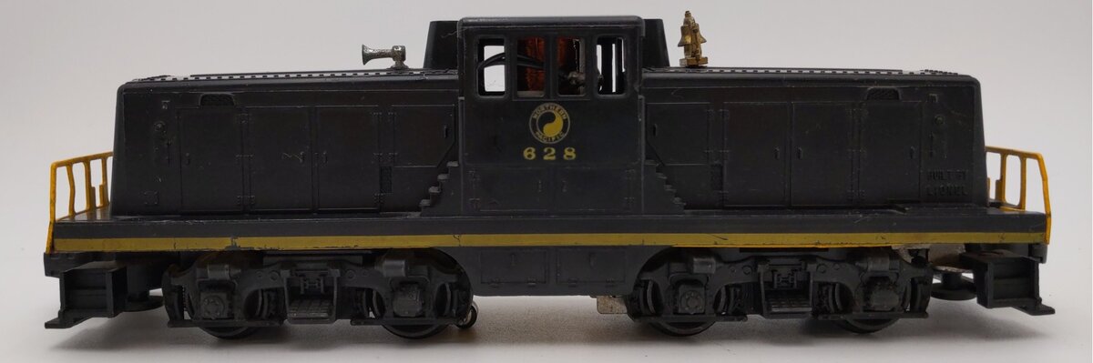 Lionel 628 VIntage O Northern Pacific 44 Ton Diesel Locomotive VG