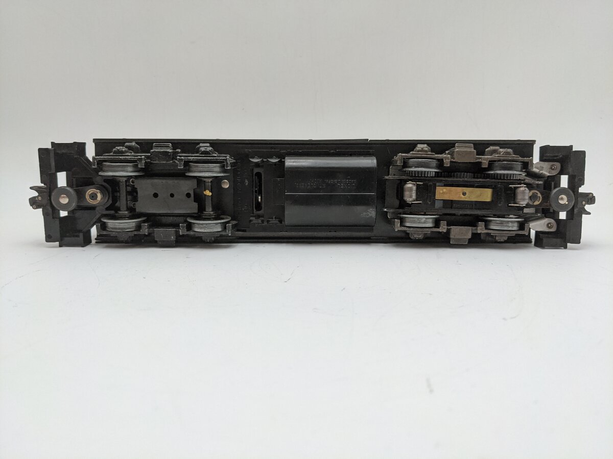 Lionel 6-8650 O Burlington Northern U36B Powered Diesel Locomotive #8650 VG/Box