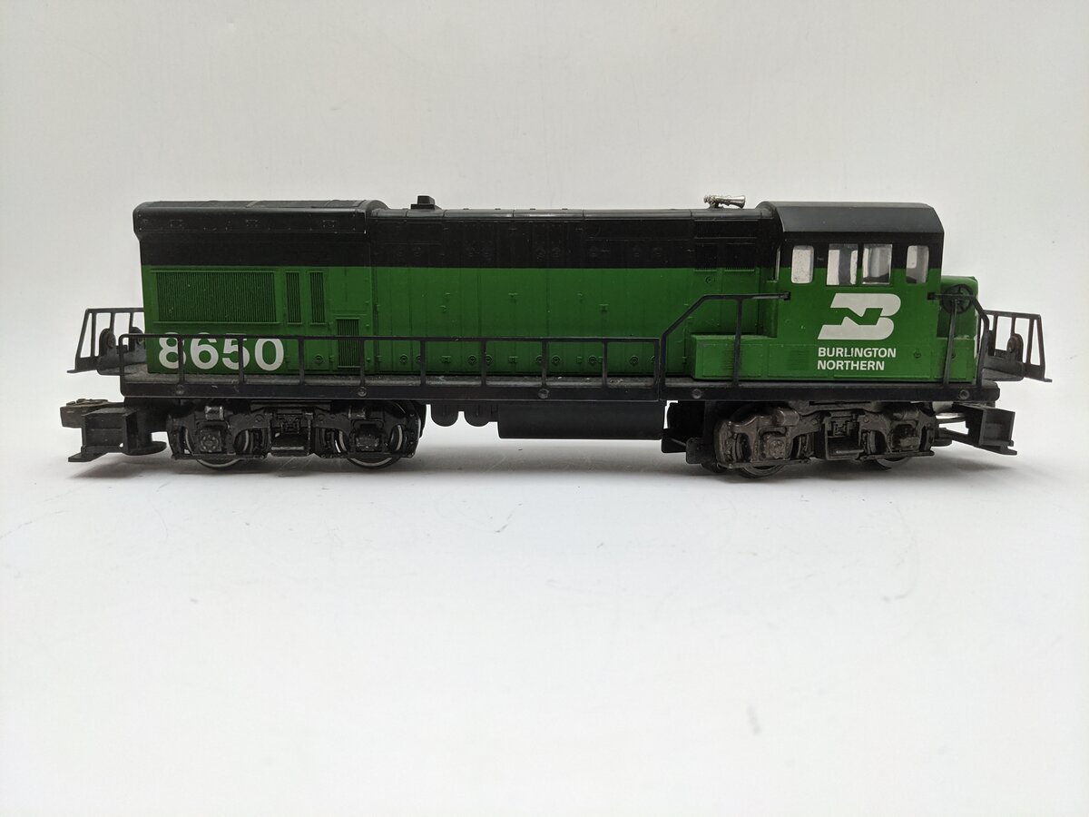 Lionel 6-8650 O Burlington Northern U36B Powered Diesel Locomotive #8650 VG/Box