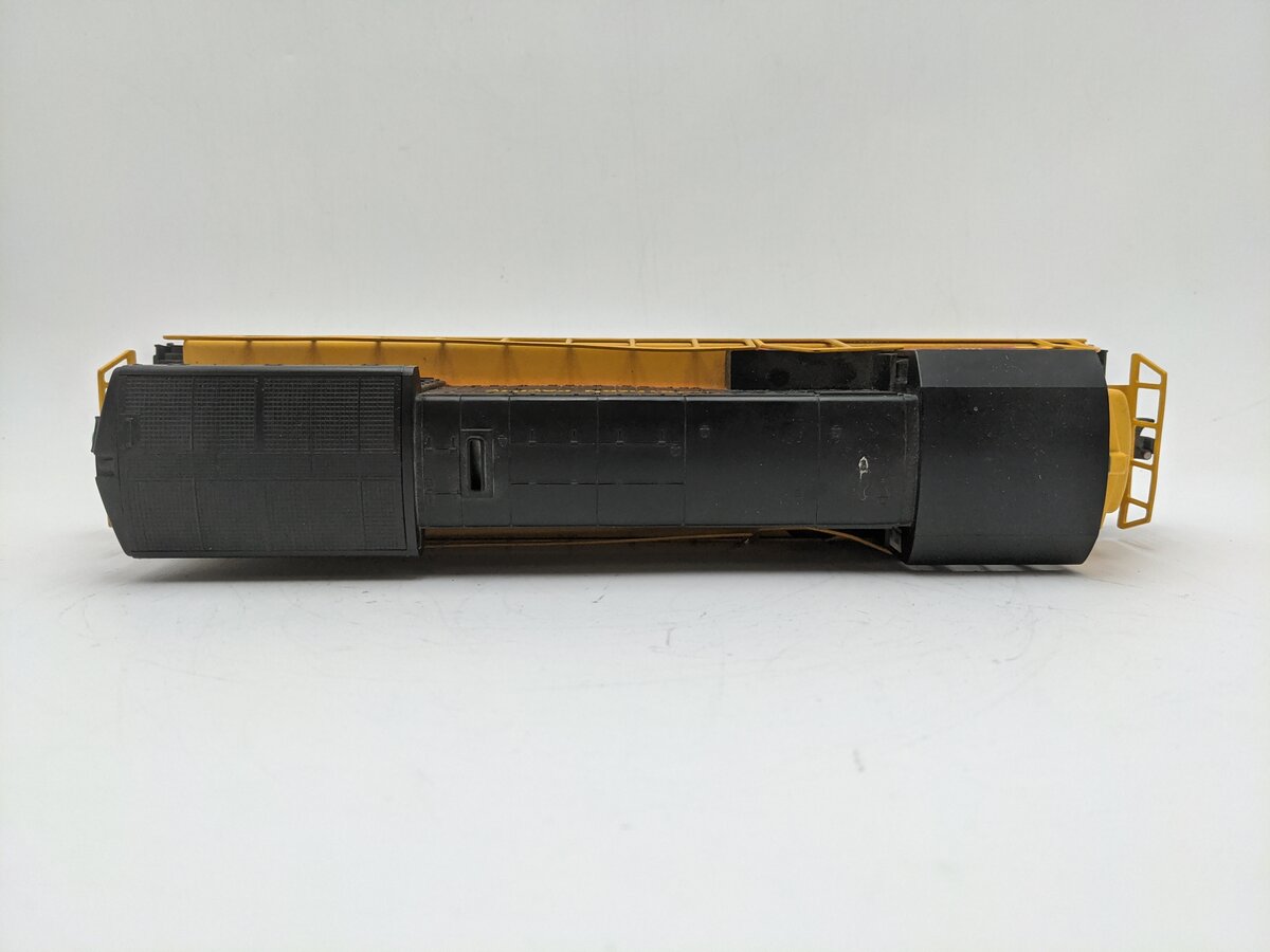 Lionel 6-8857 Northern Pacific U36B Diesel Locomotive EX