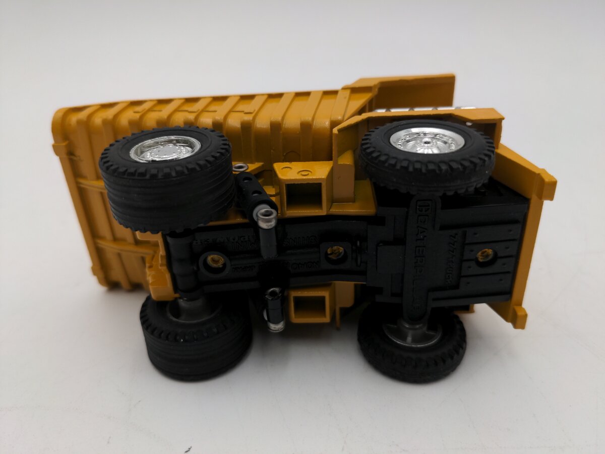 Shinsei 40 1:90 Caterpillar 777 Dump Truck EX