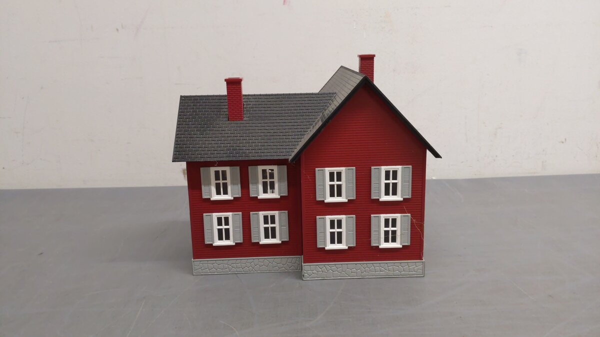 MTH 30-9016 O Red W/Gray Built Up Farm House EX