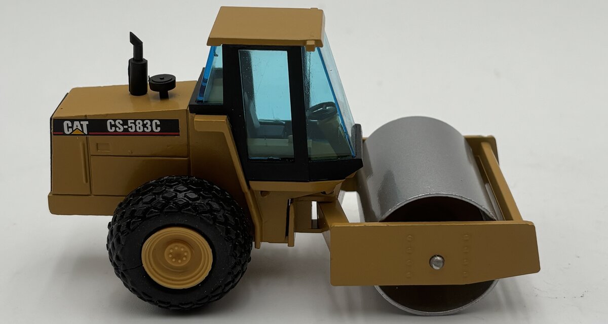 NZG 4021 1:50 Caterpillar CS-583C Vibratory Soil Compactor LN/Box