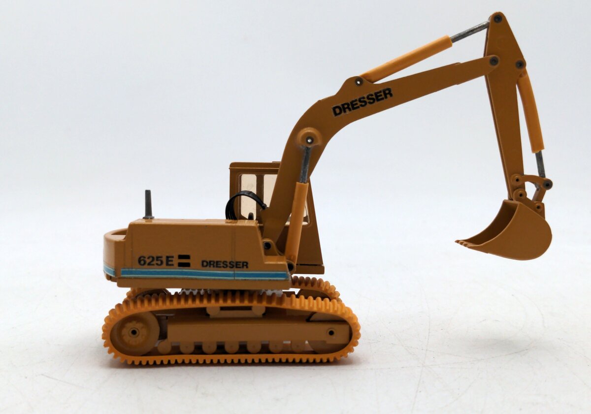 Conrad 2819 1:50 Scale Dresser 625E Track Excavator LN/Box