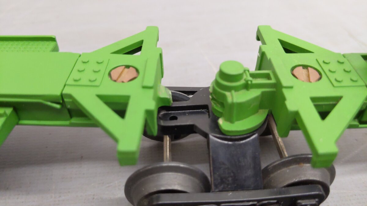 Lionel 6-52014 O Gauge Burlington Northern TTUX Flat Car with Trailers VG/Box