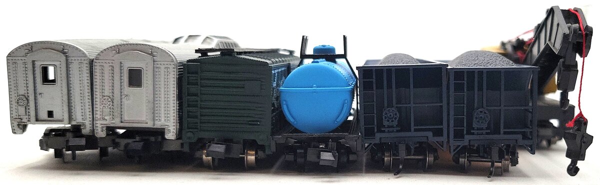 Atlas, Roco, & Other Assorted N Scale Freight Cars: 2199, 329, 62432, 316, [7] VG/Box