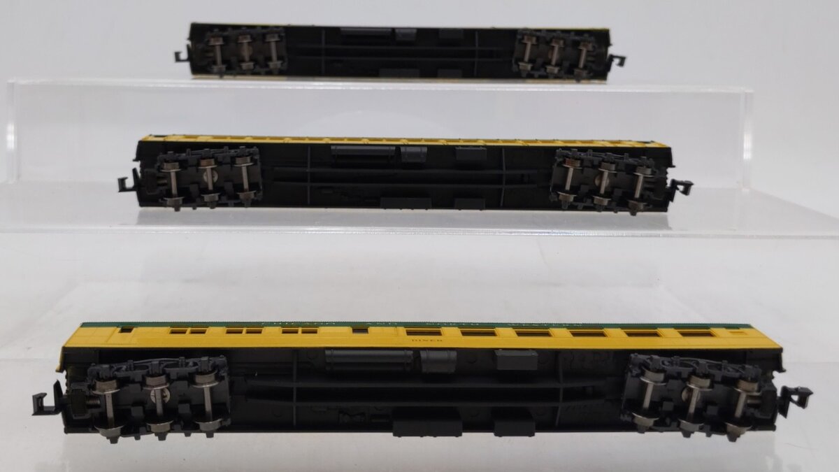 Rivarossi 0580 N Scale Chicago and North Western 3 Car Passenger Set LN/Box