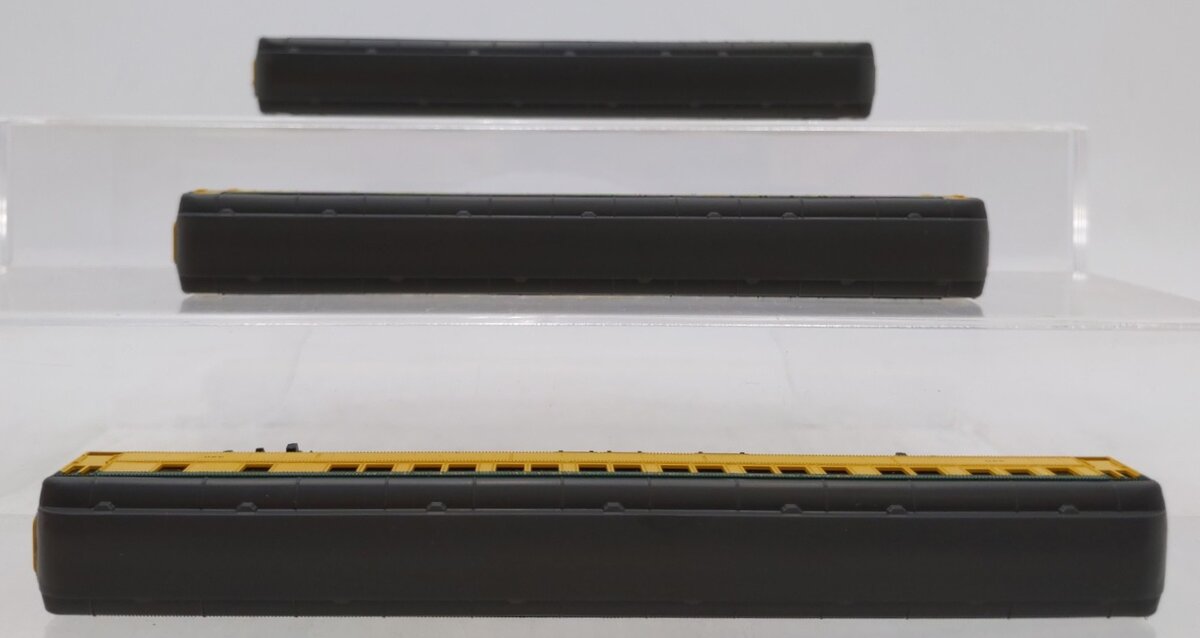 Rivarossi 0555 N Scale Chicago and North Western 3 Car Passenger Set LN/Box