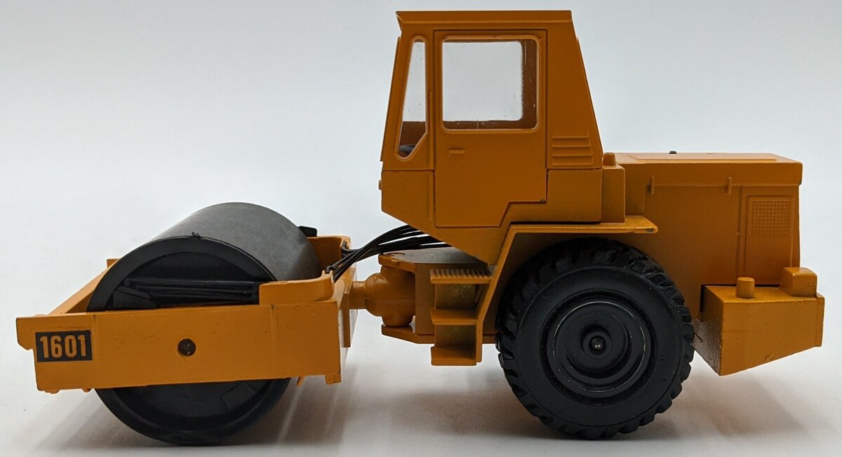 Conrad 270 1:35 Case 1601 Single Drum Compactor VG