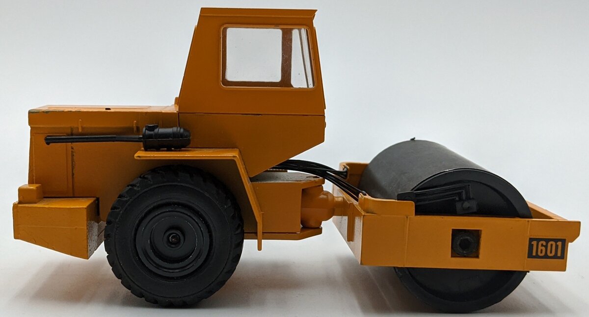 Conrad 270 1:35 Case 1601 Single Drum Compactor VG