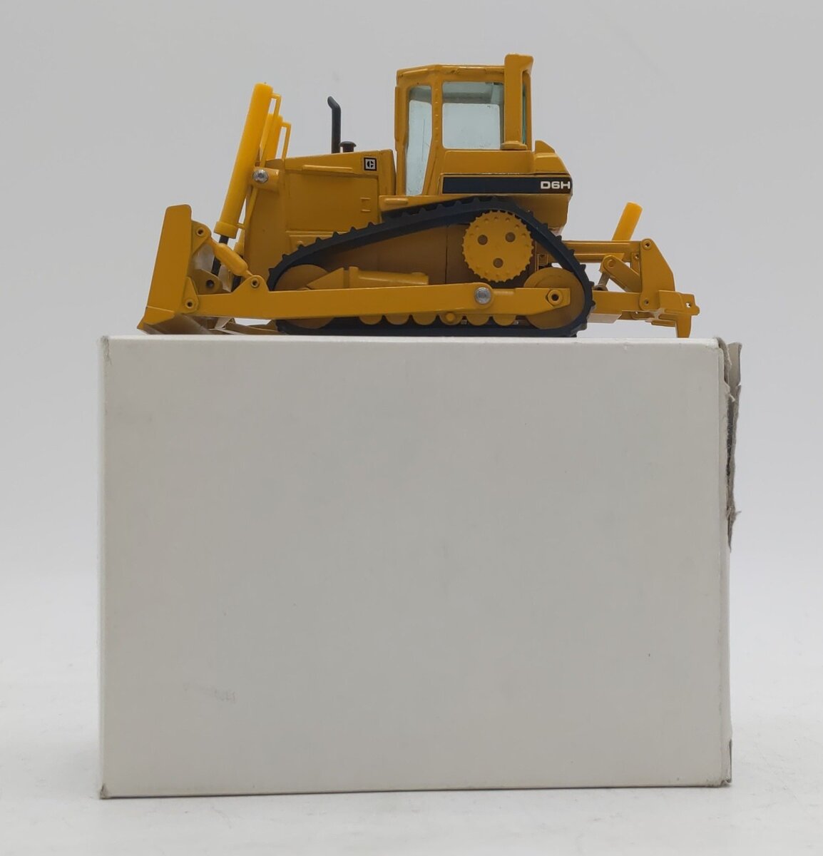 Conrad 2851 1:50 Caterpillar D6H Track-Type Tractor With Ripper EX/Box