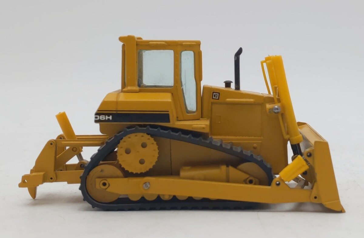 Conrad 2851 1:50 Caterpillar D6H Track-Type Tractor With Ripper EX/Box