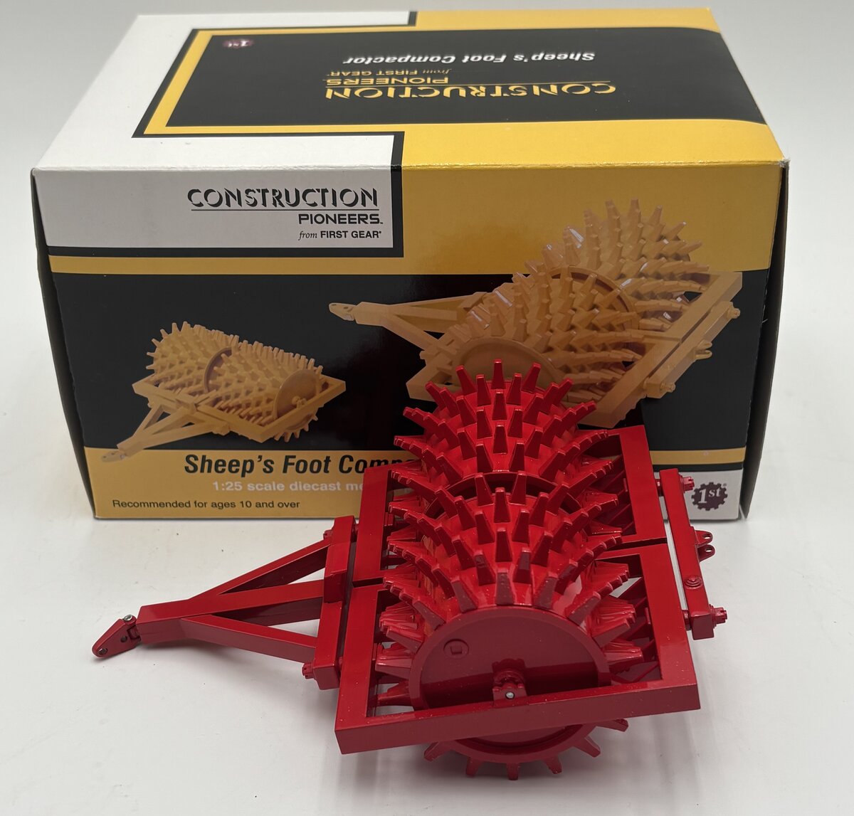 First Gear 70-0181R 1:25 Scale Die-Cast Sheep's Foot Compactor - Red LN/Box
