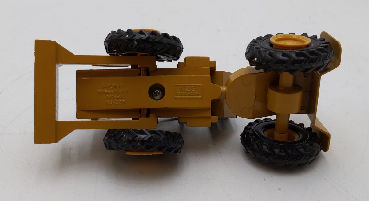 NZG 220 1:50 Caterpillar 528 Log Skidder LN/Box