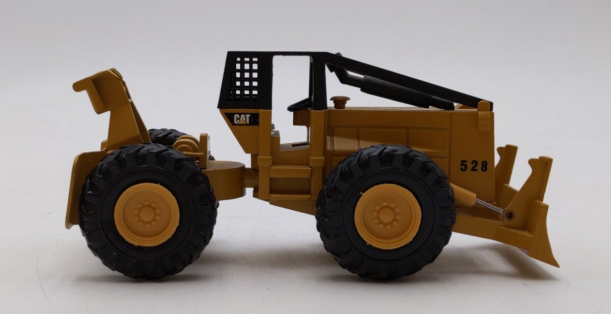 NZG 220 1:50 Caterpillar 528 Log Skidder LN/Box